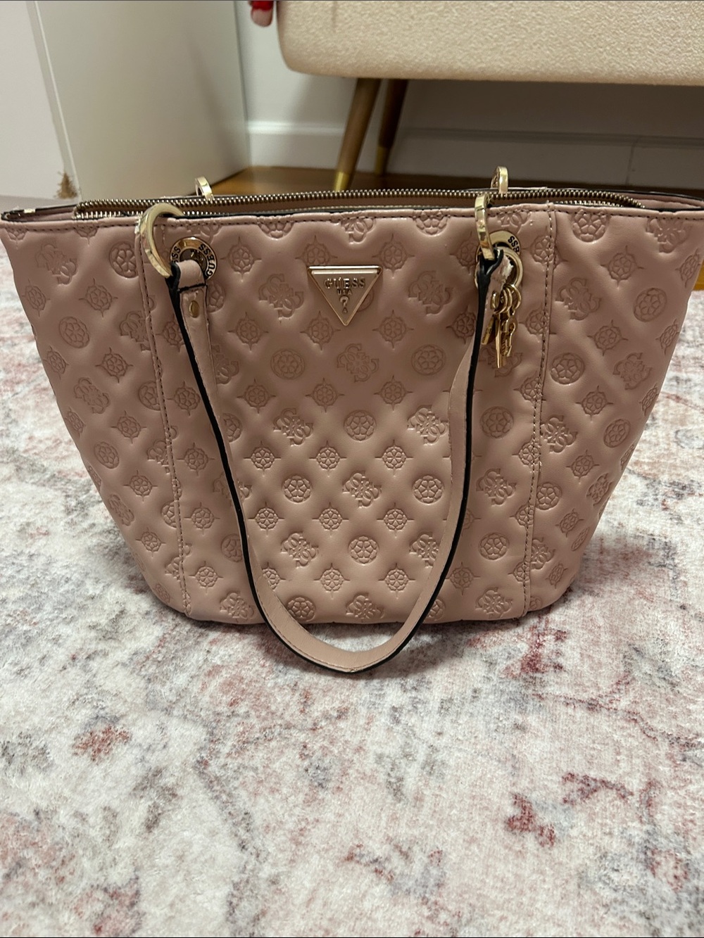 Cutie GUESS purse!
